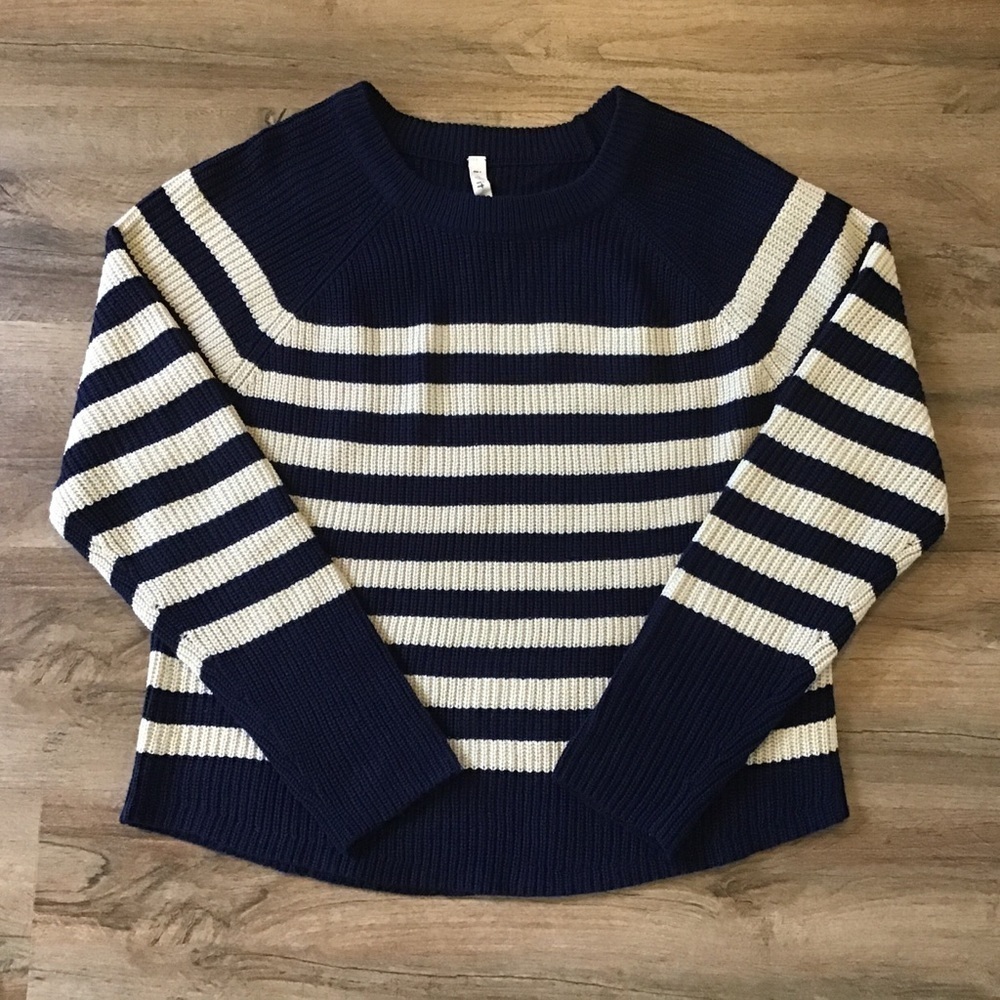 I Love It Sweater Size L Crew Neck Cozy Horizontal Striped Blue Tan